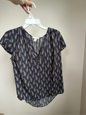 H&M Short-Sleeve V-Neck Blouse in Navy with Giraffe Print